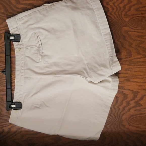 Old Navy khaki shorts - Picture 2 of 6